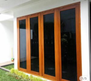 pasang sticker kaca